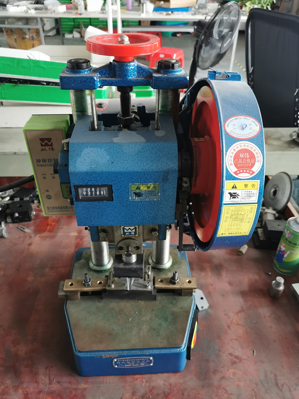 小沖壓力機(jī)